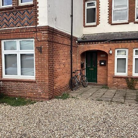 Two Bedroom, Off-Road Parking Ludgershall  Extérieur photo