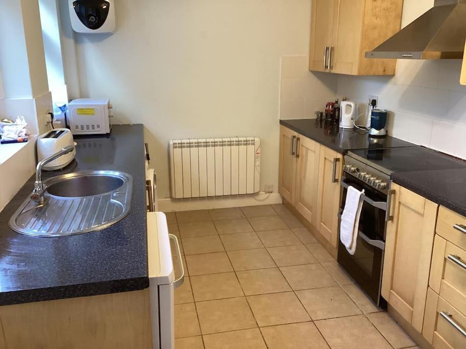 Two Bedroom, Off-Road Parking Ludgershall  Extérieur photo