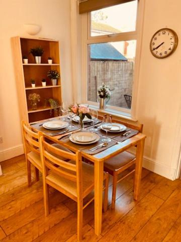 Two Bedroom, Off-Road Parking Ludgershall  Extérieur photo