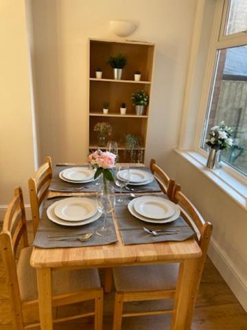 Two Bedroom, Off-Road Parking Ludgershall  Extérieur photo