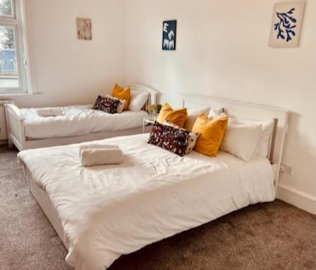 Two Bedroom, Off-Road Parking Ludgershall  Extérieur photo