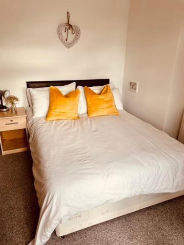 Two Bedroom, Off-Road Parking Ludgershall  Extérieur photo
